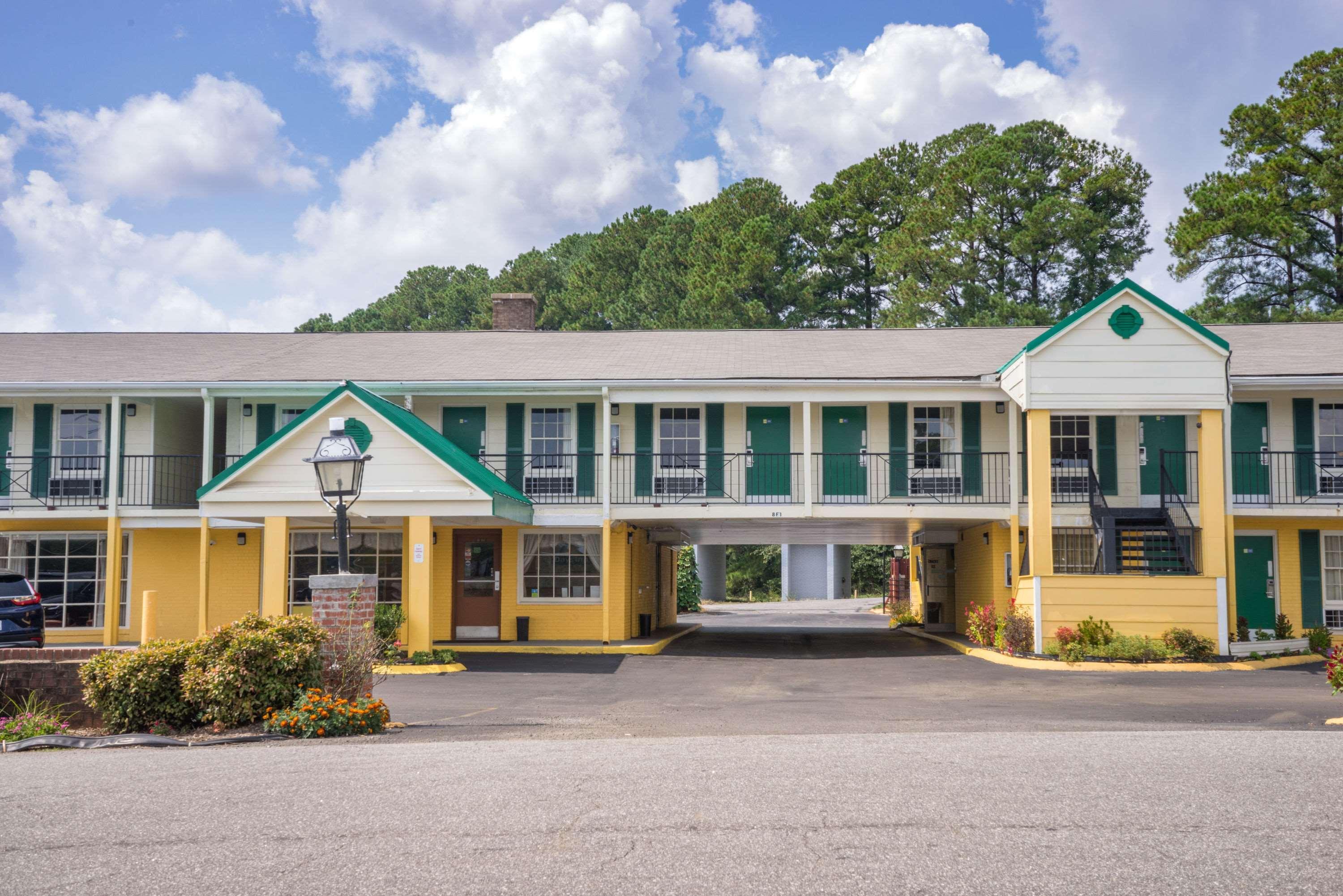 Days Inn By Wyndham Lincolnton Exterior photo