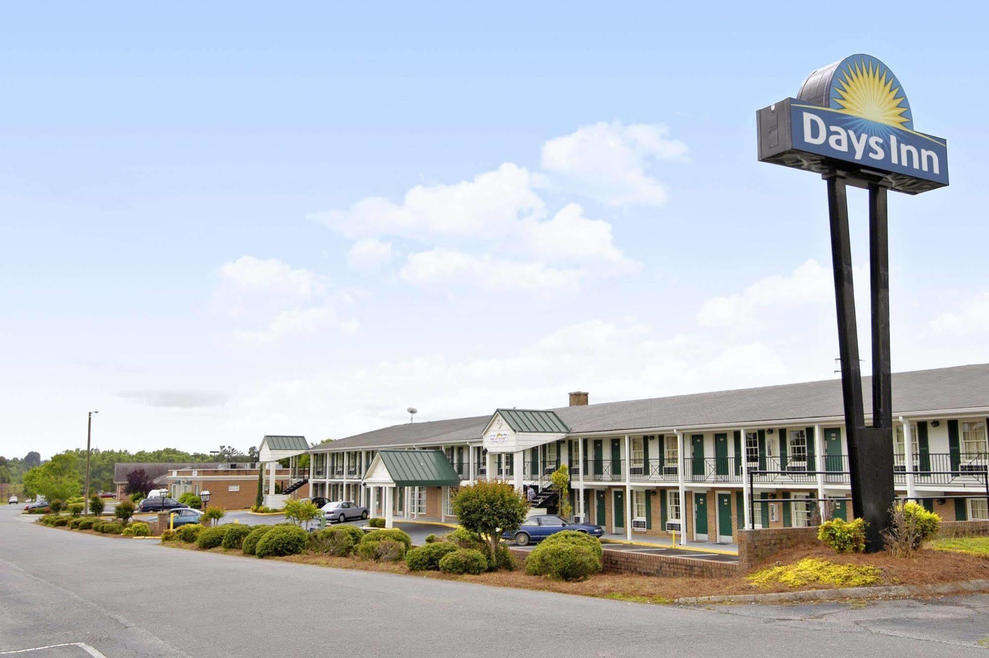 Days Inn By Wyndham Lincolnton Exterior photo