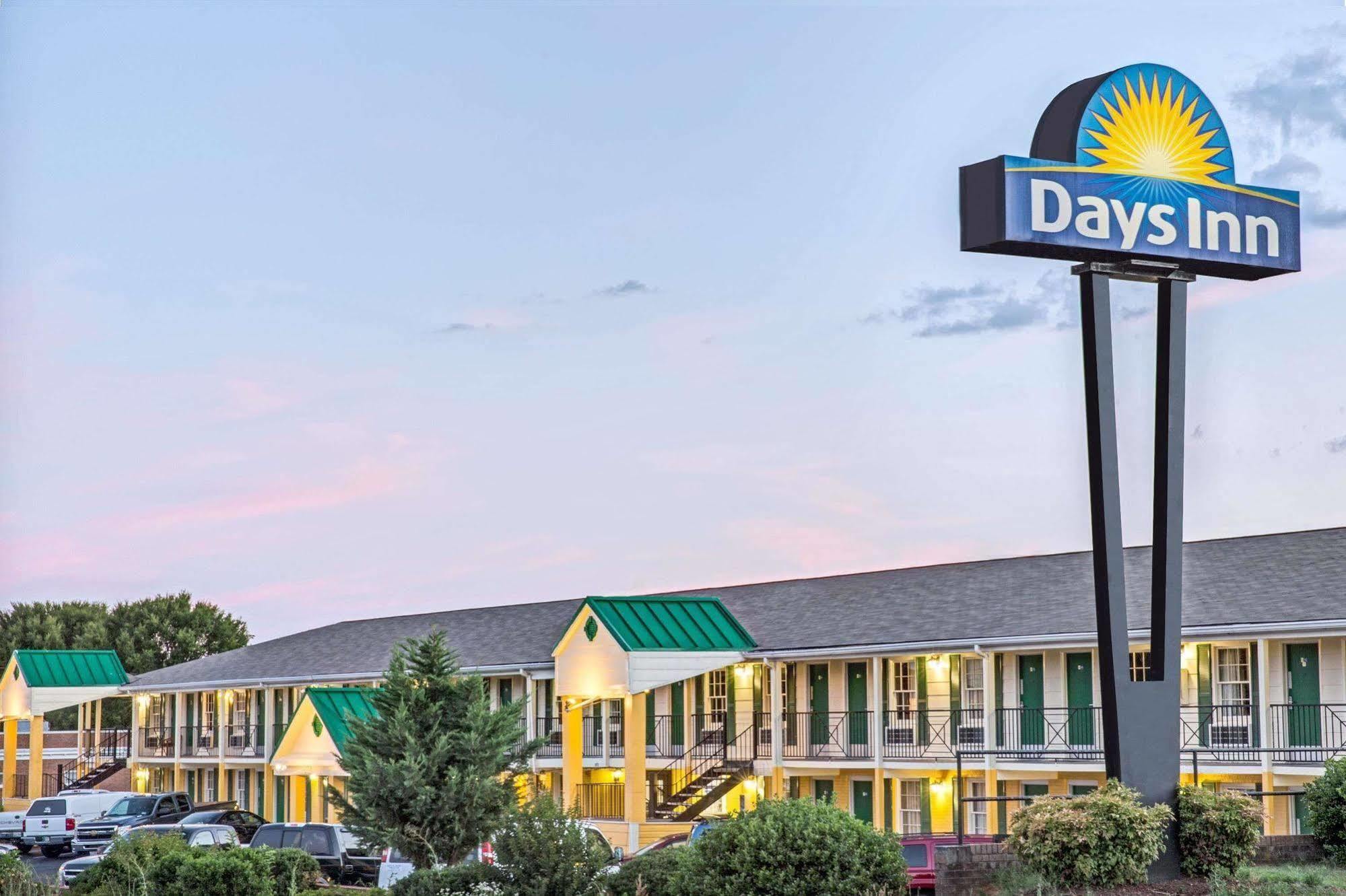 Days Inn By Wyndham Lincolnton Exterior photo